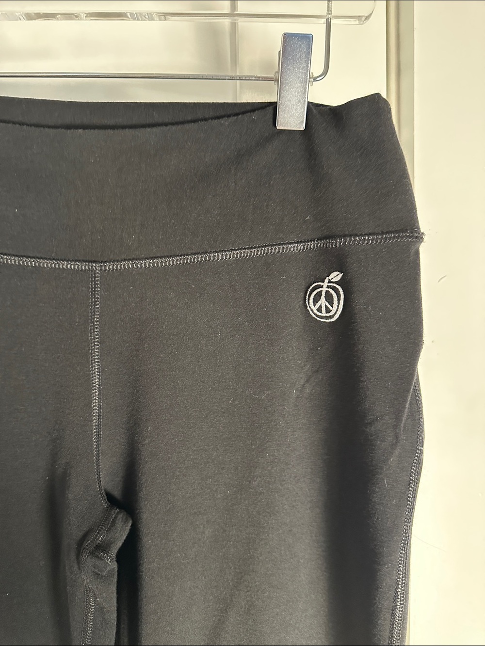 GREEN APPLE Yoga Flares Bamboo Black SIZE LARGE EXCELLENT CONDITION LIKE NEW - Picture 2 of 4